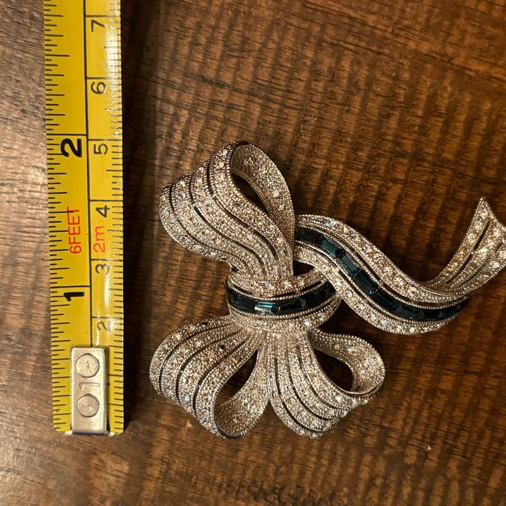 Silver Ribbon Brooch - Picture 3 of 4